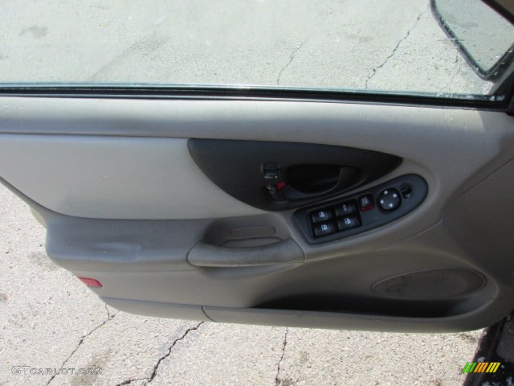 2004 Classic  - Light Driftwood Metallic / Beige photo #11