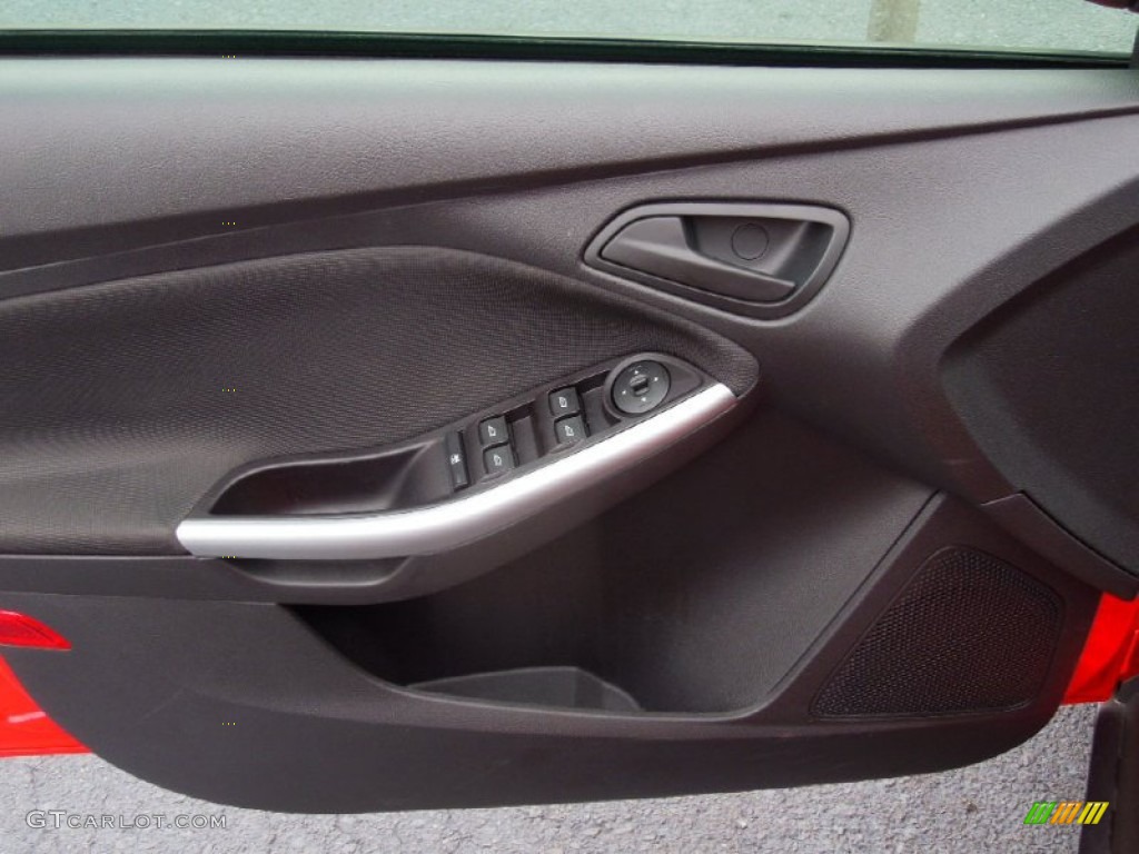 2012 Focus SE Sport Sedan - Race Red / Two-Tone Sport photo #11