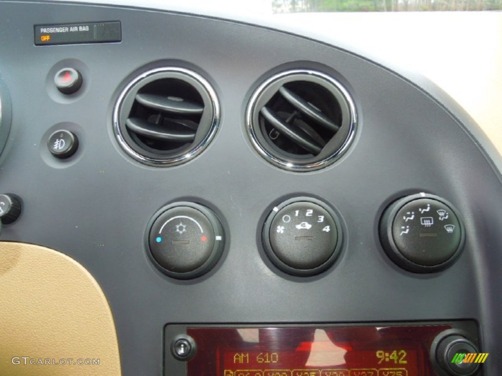 2006 Pontiac Solstice Roadster Controls Photo #75383082