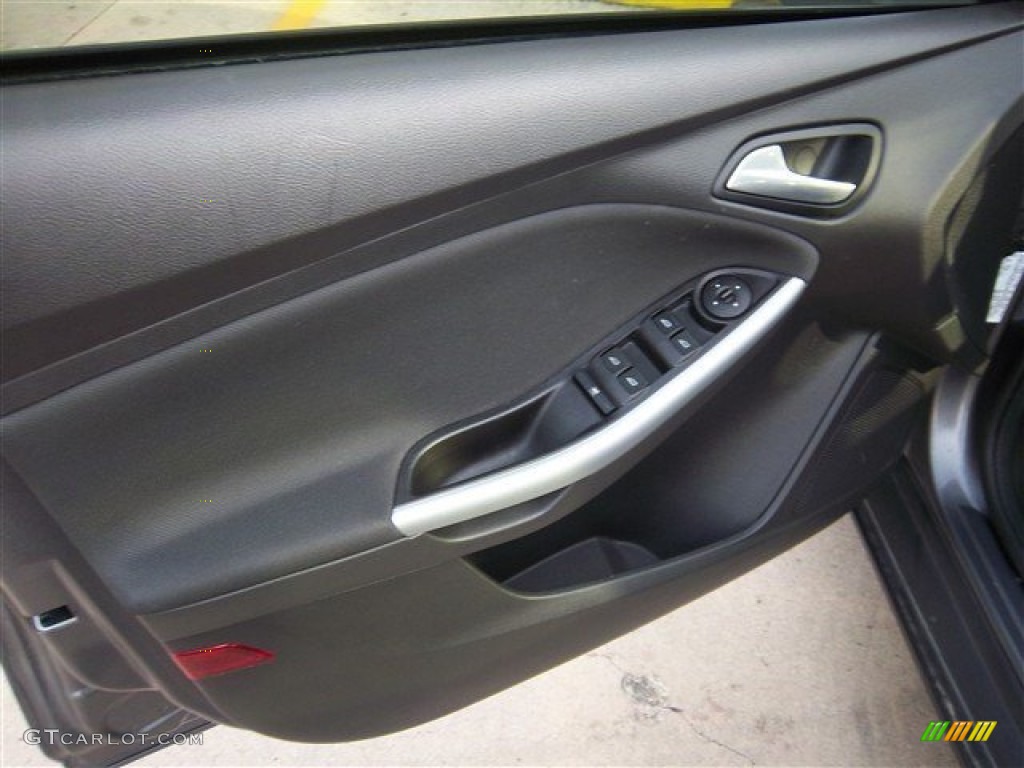 2012 Focus SE Sport Sedan - Sterling Grey Metallic / Two-Tone Sport photo #8