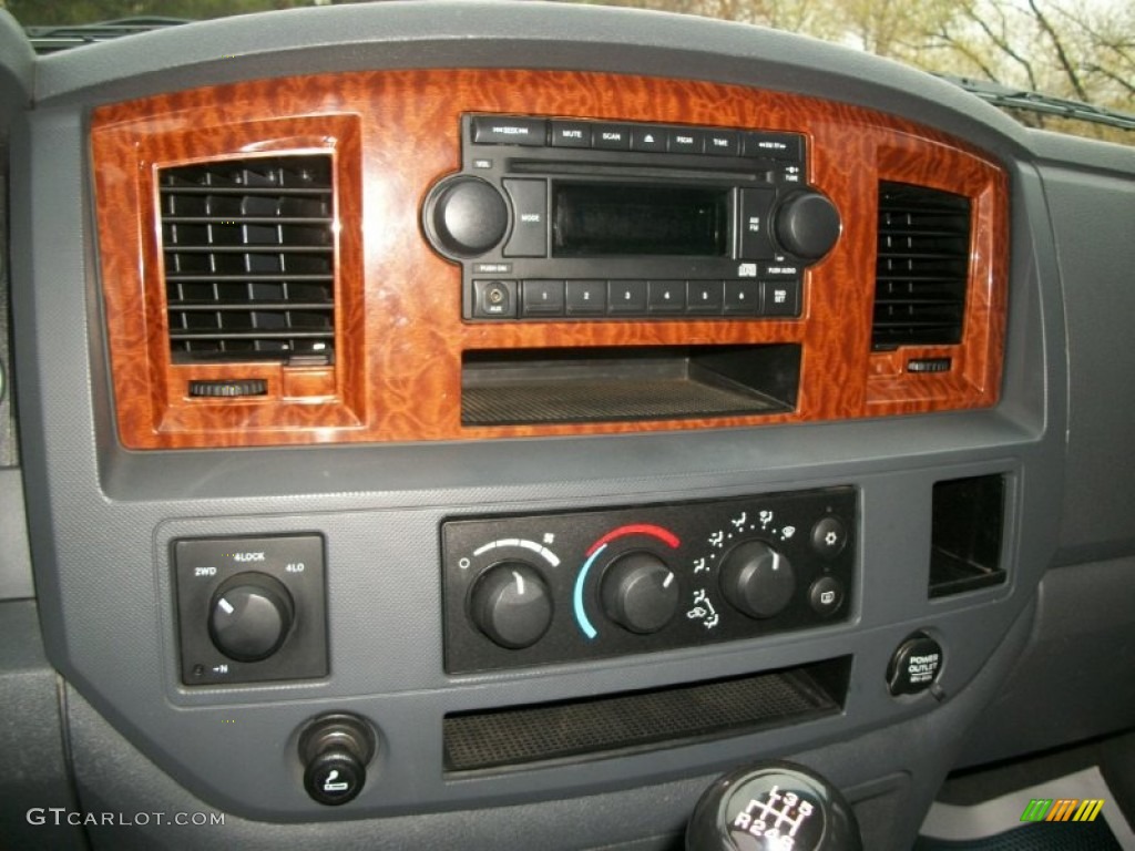 2006 Dodge Ram 3500 SLT Mega Cab 4x4 Controls Photo #75387386