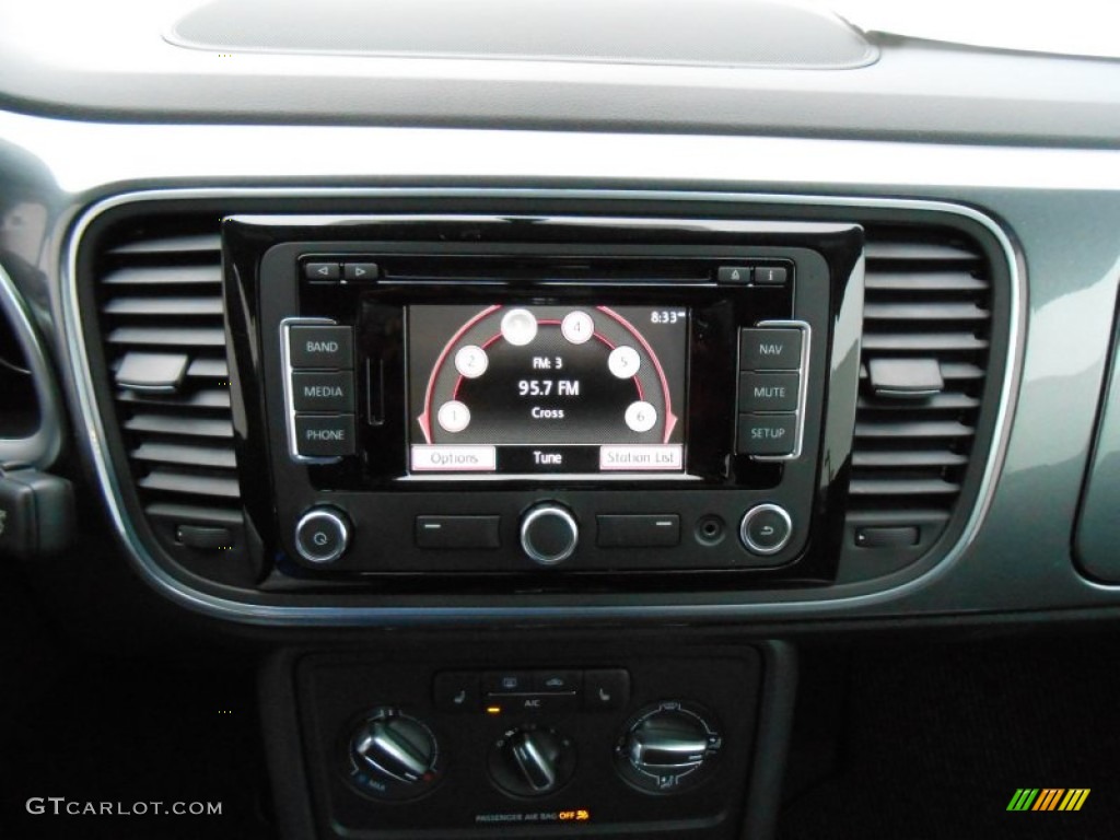2013 Volkswagen Beetle 2.5L Convertible Controls Photo #75390107