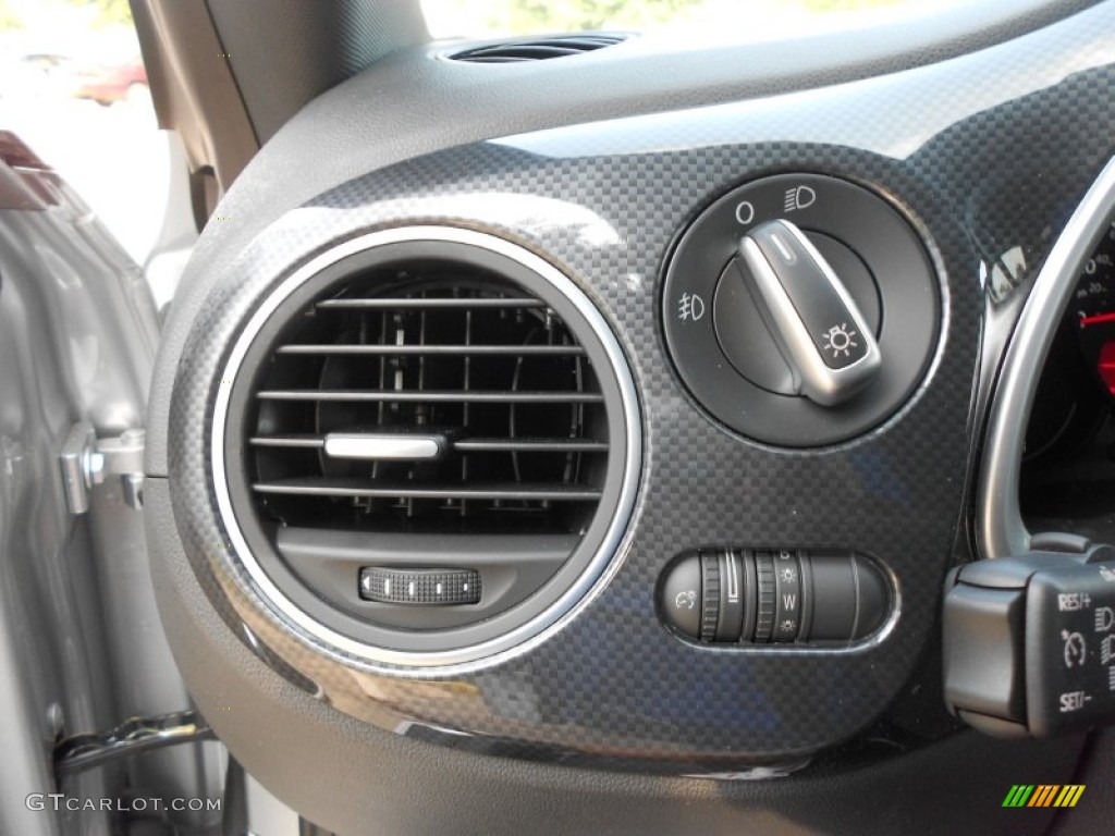 2013 Volkswagen Beetle Turbo Controls Photos