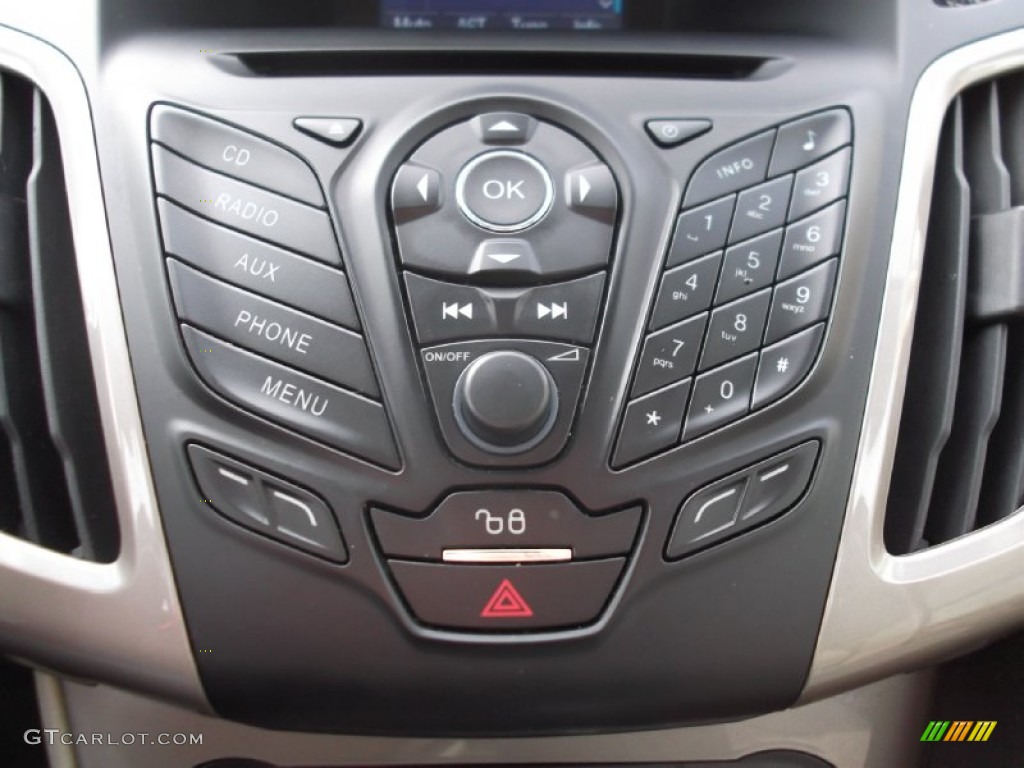 2012 Ford Focus SEL Sedan Controls Photo #75396504