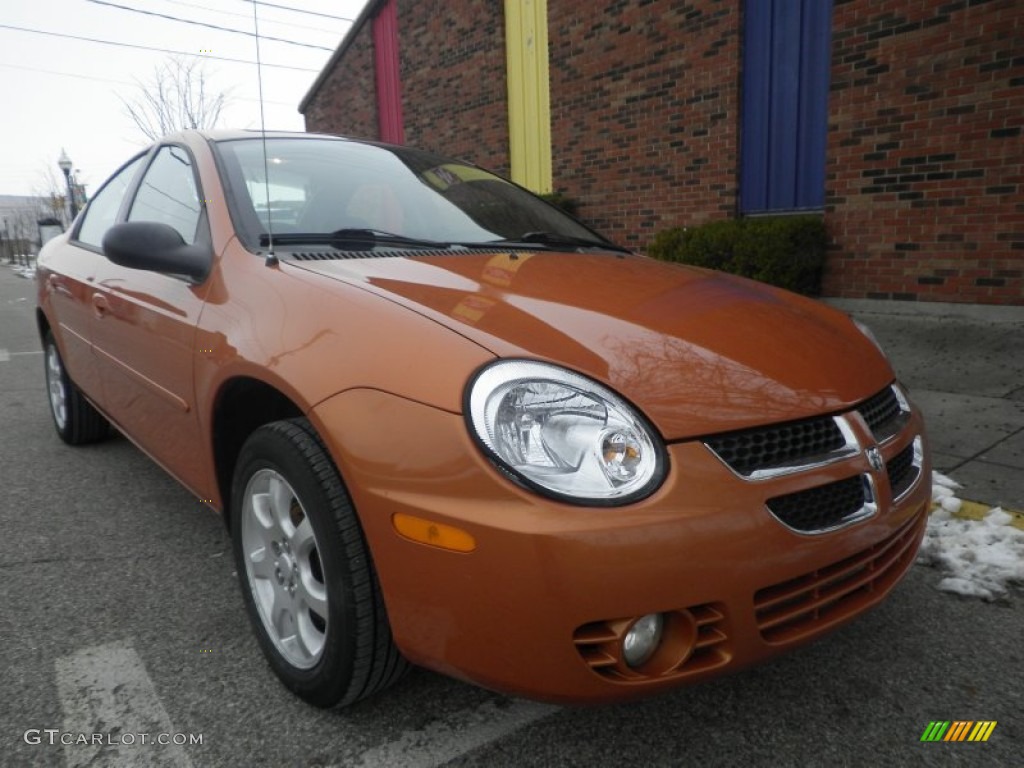2005 Neon SXT - Orange Blast Pearlcoat / Dark Slate Gray photo #1