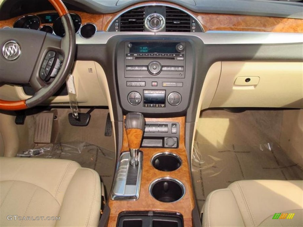 2008 Buick Enclave CXL Controls Photo #75398730