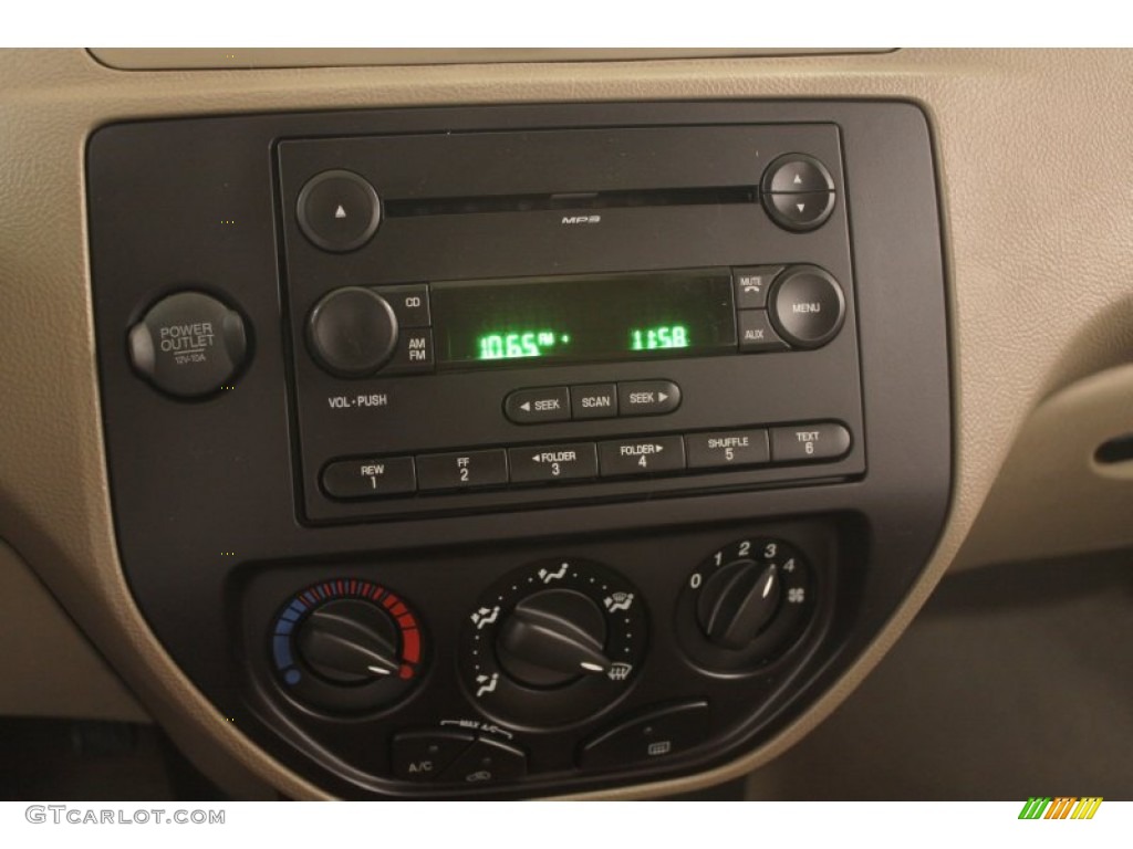 2005 Ford Focus ZX4 S Sedan Controls Photo #75401022