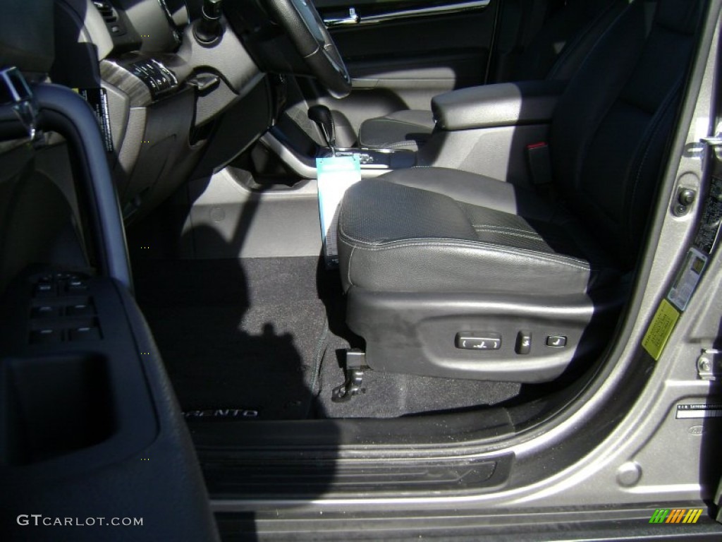 2011 Sorento EX V6 AWD - Titanium Silver / Black photo #10