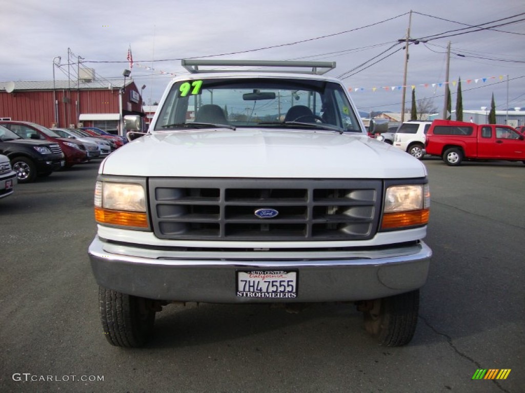 1997 F350 XL Regular Cab 4x4 - Oxford White / Opal Grey photo #2