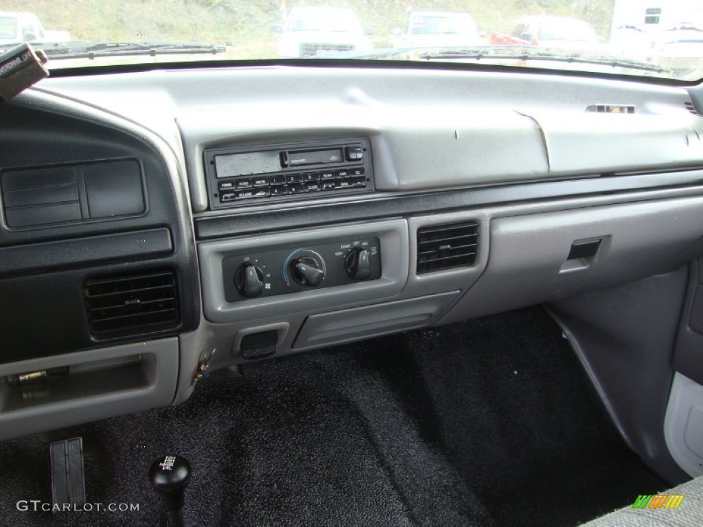 1997 F350 XL Regular Cab 4x4 - Oxford White / Opal Grey photo #13