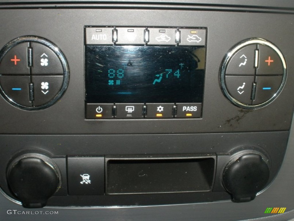 2011 GMC Sierra 2500HD SLT Crew Cab 4x4 Controls Photo #75418279