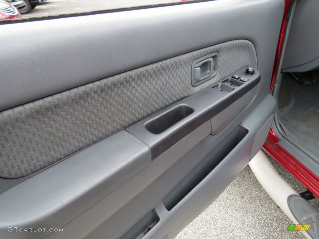 2004 Xterra XE - Thermal Red Metallic / Gray photo #7