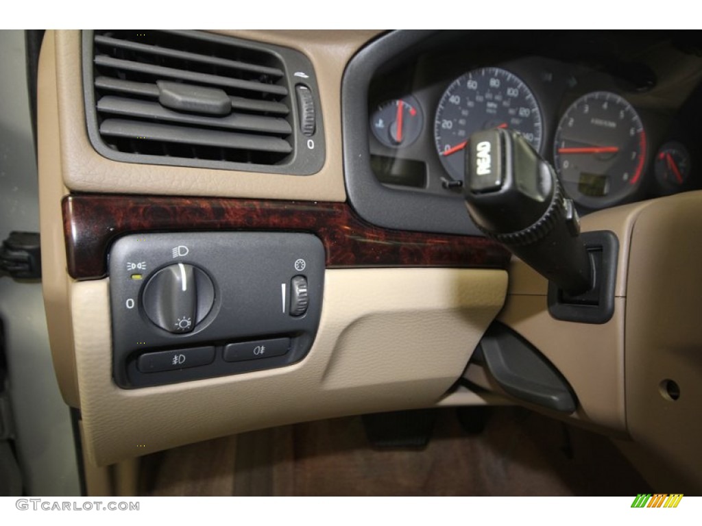 2000 S80 T6 - Moondust Metallic / Light Sand photo #24