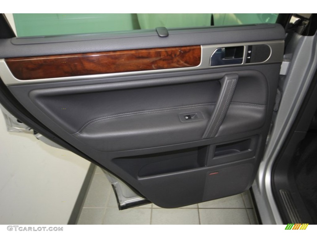 2009 Volkswagen Touareg 2 V8 Anthracite Door Panel Photo #75435384