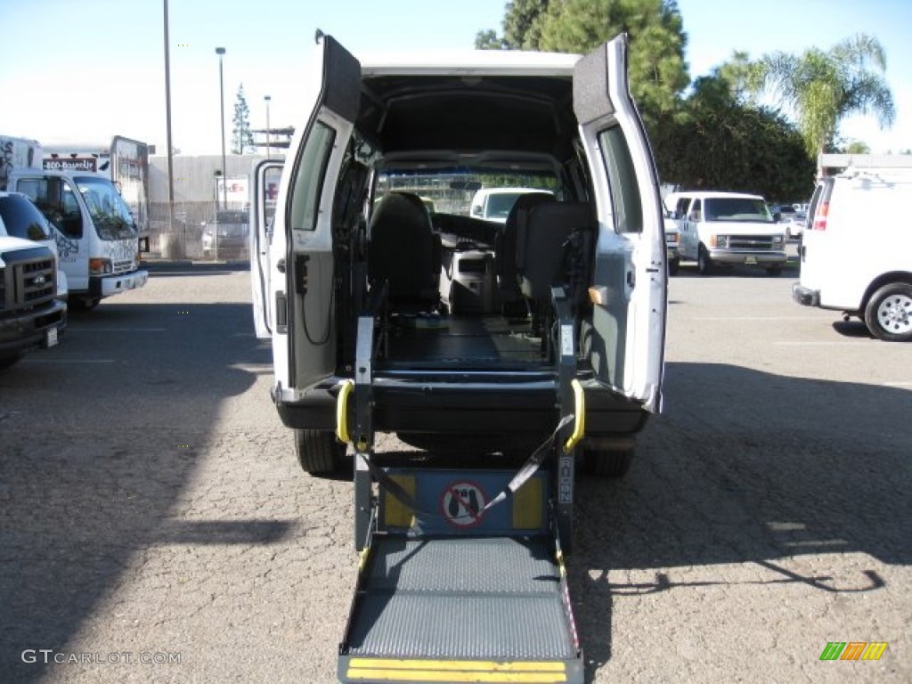 Oxford White 2002 Ford E Series Van E250 Wheelchair Access Conversion Exterior Photo #75437301