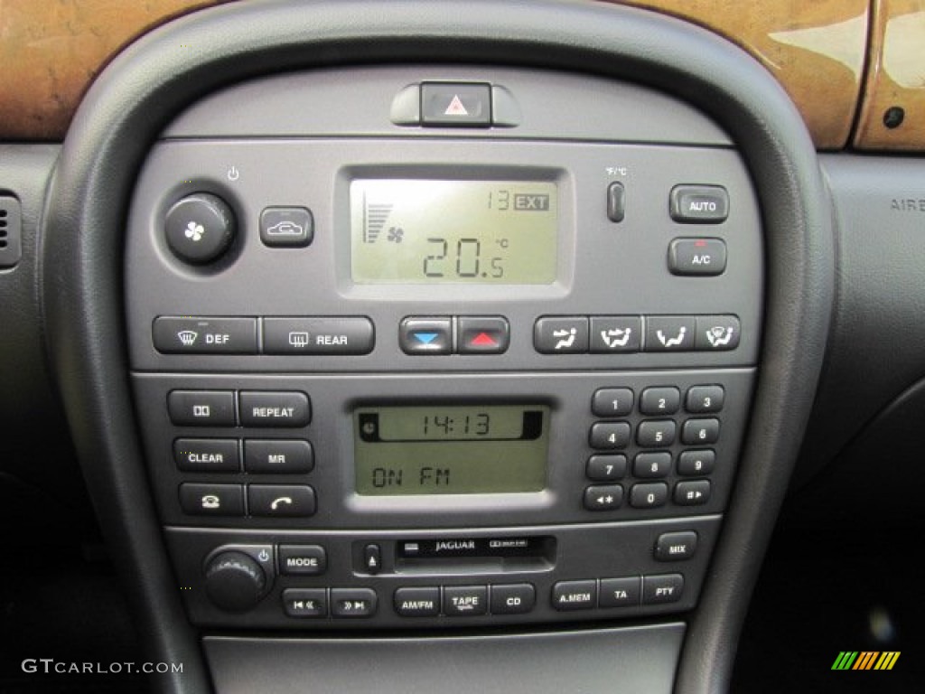 2003 Jaguar X-Type 2.5 Controls Photo #75445539
