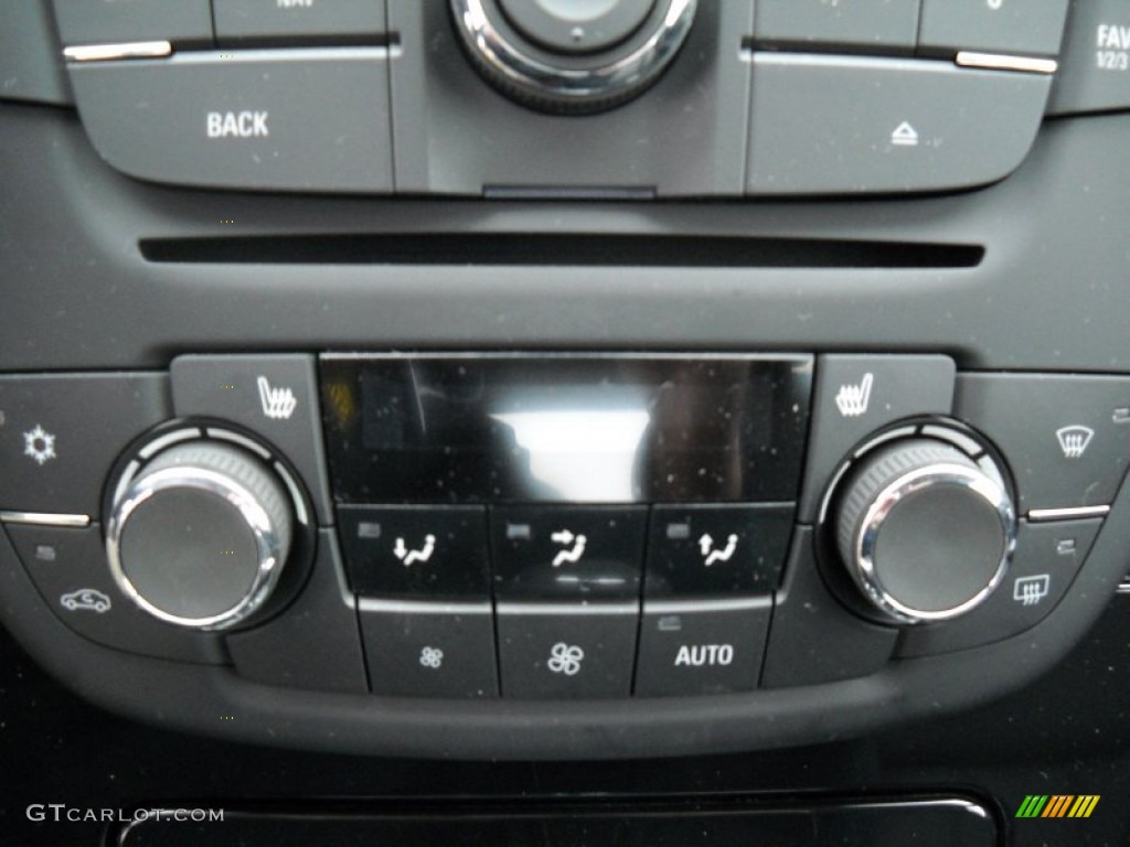 2013 Buick Regal Turbo Controls Photo #75450101