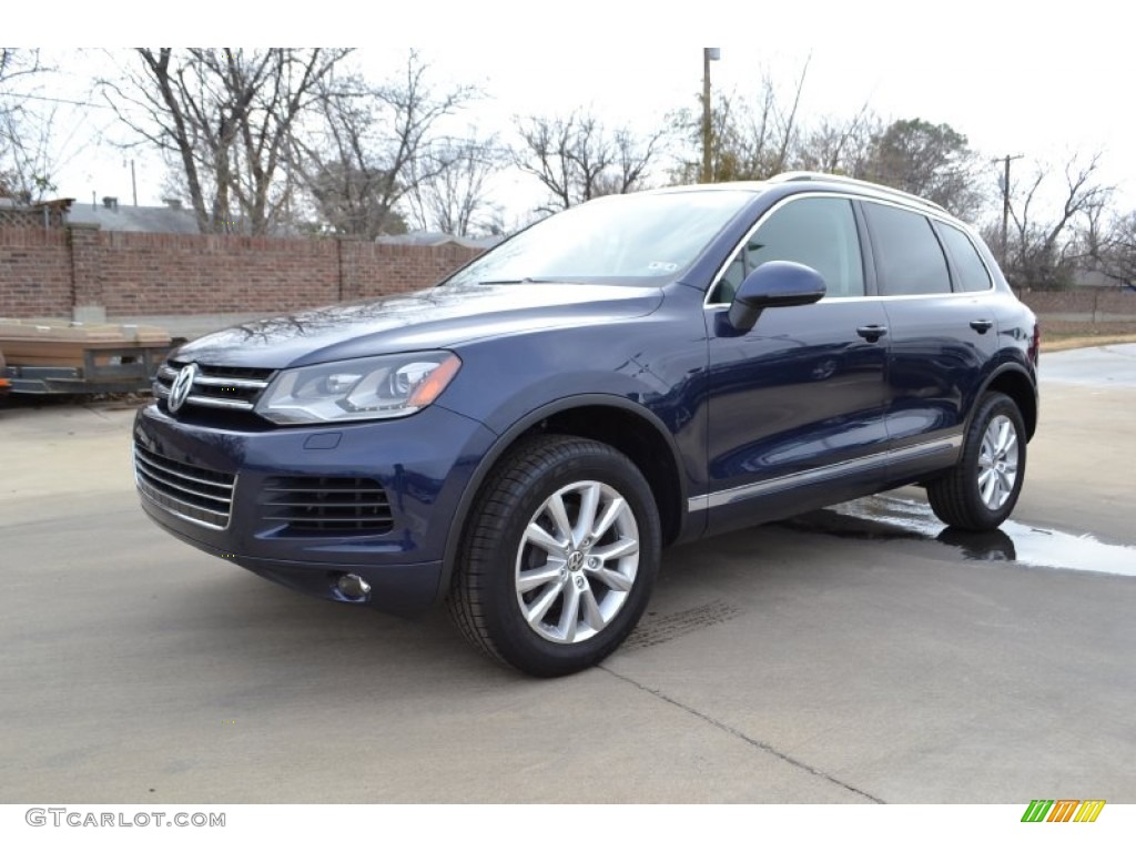 Night Blue Metallic Volkswagen Touareg