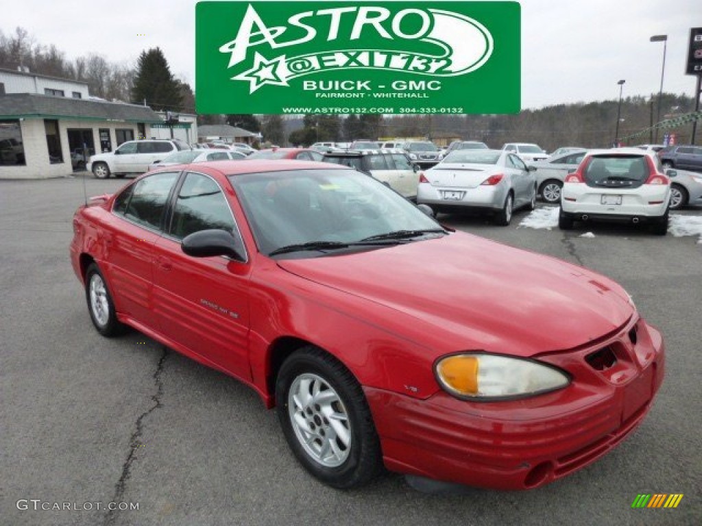 2002 Grand Am SE Sedan - Bright Red / Dark Pewter photo #1