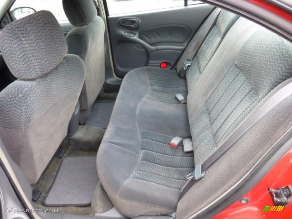 2002 Grand Am SE Sedan - Bright Red / Dark Pewter photo #13