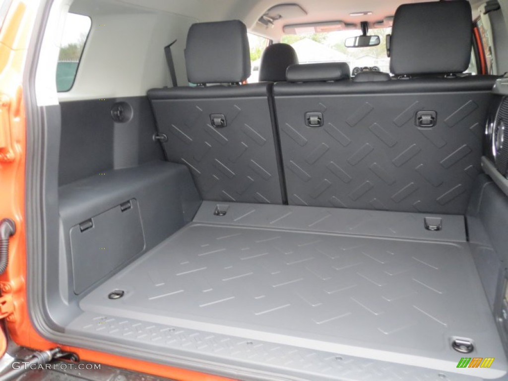 2013 Toyota FJ Cruiser 4WD Trunk Photos