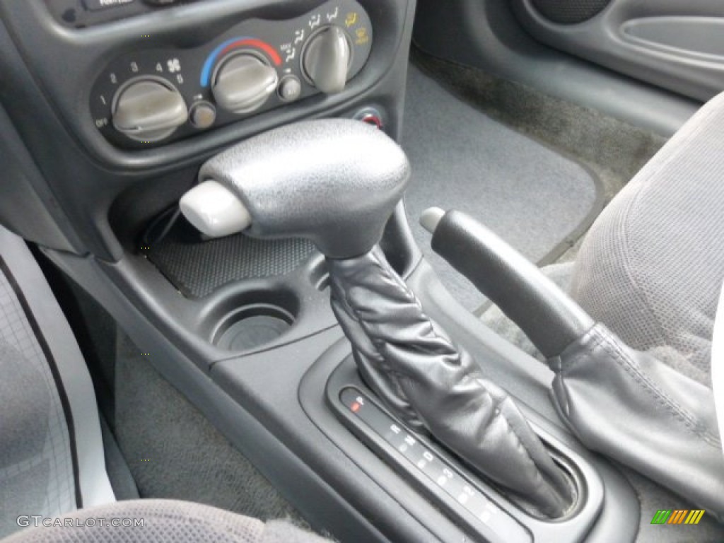 2002 Grand Am SE Sedan - Bright Red / Dark Pewter photo #20
