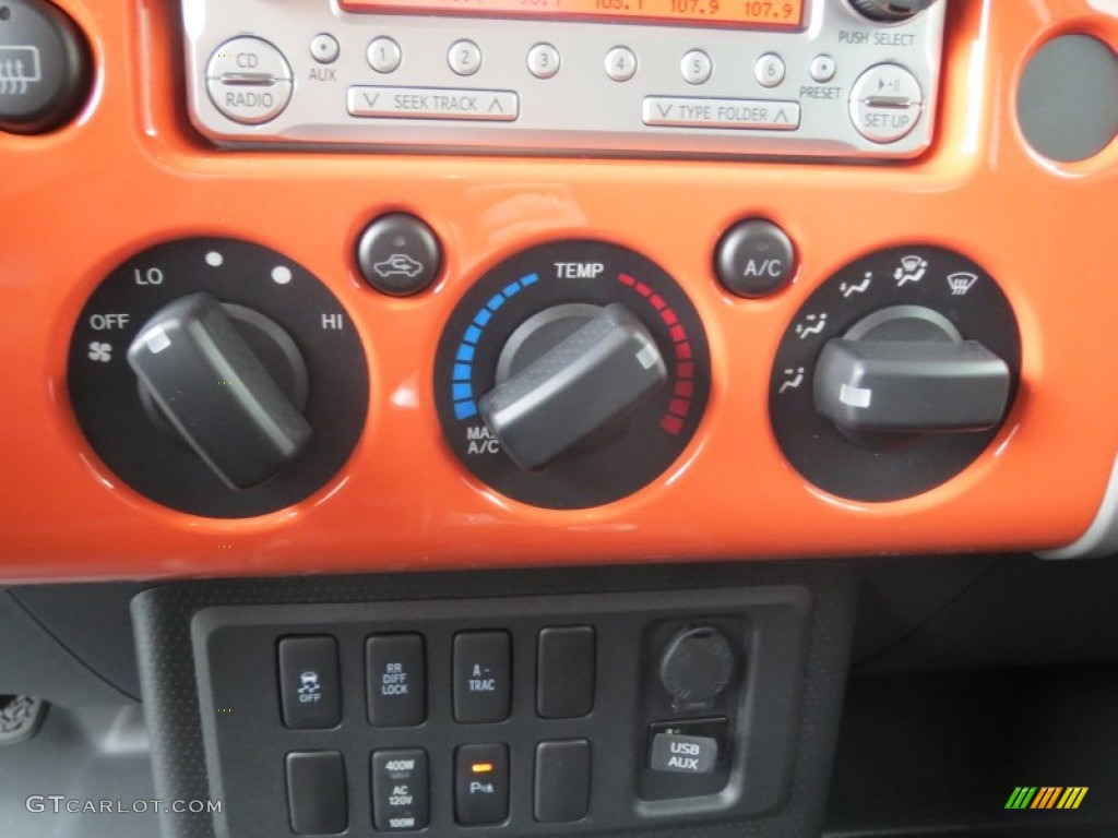 2013 Toyota FJ Cruiser 4WD Controls Photo #75458349