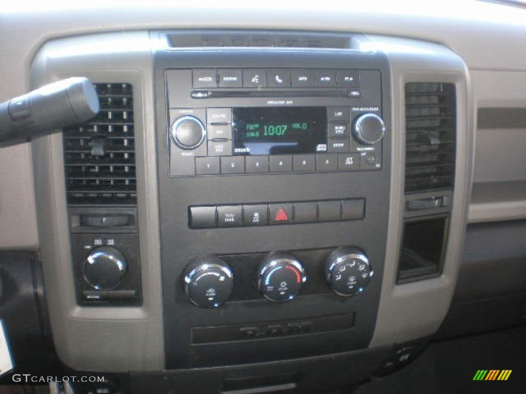 2011 Ram 1500 ST Quad Cab 4x4 - White Gold / Dark Slate Gray/Medium Graystone photo #8