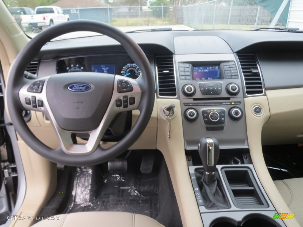 2013 Ford Taurus SE Dashboard Photos
