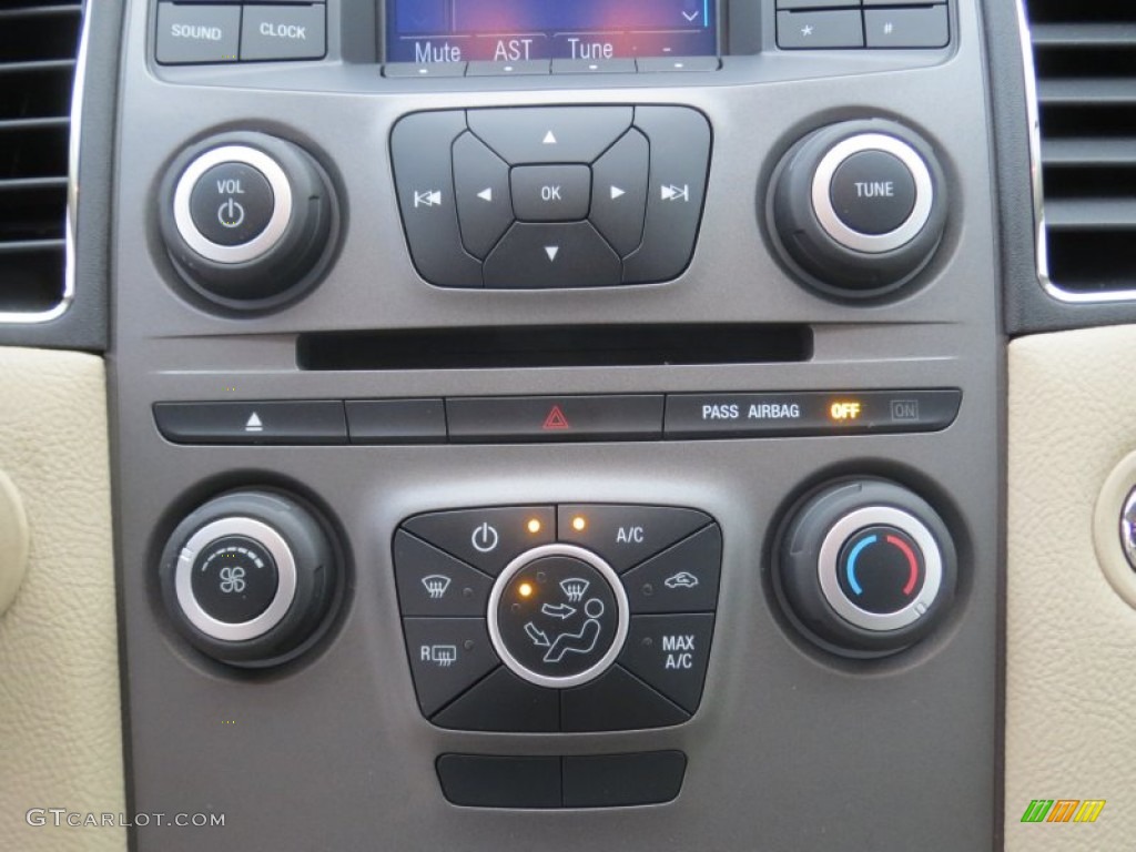 2013 Ford Taurus SE Controls Photo #75459047