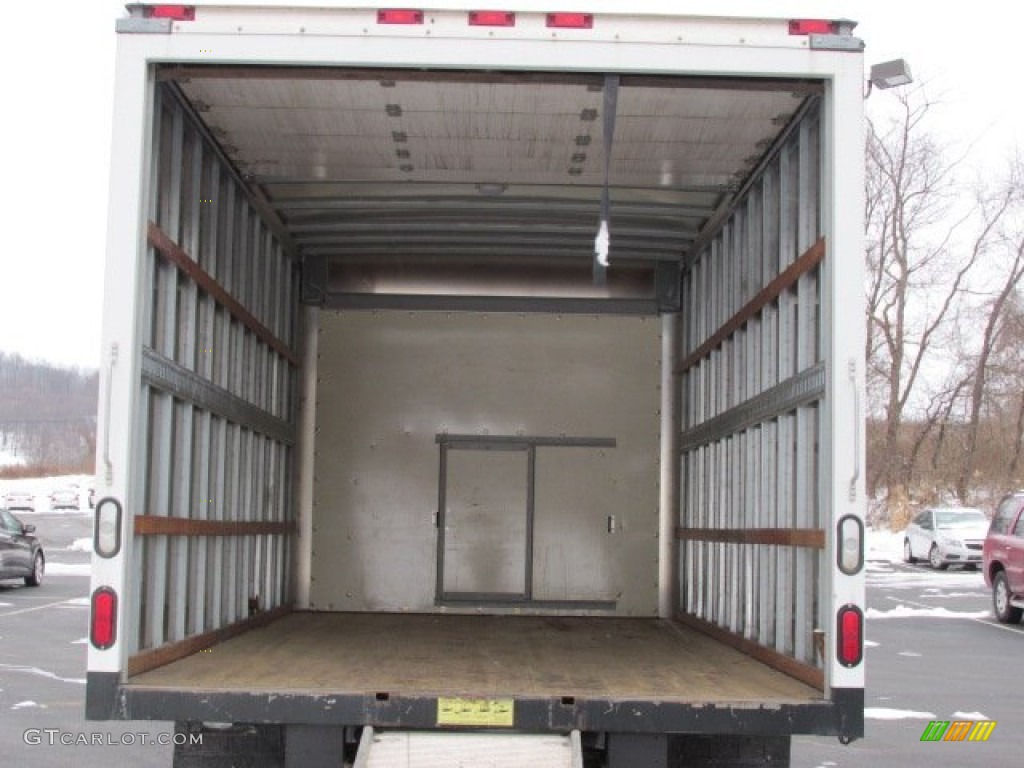 2011 Chevrolet Express Cutaway 3500 Moving Van Trunk Photo #75460934