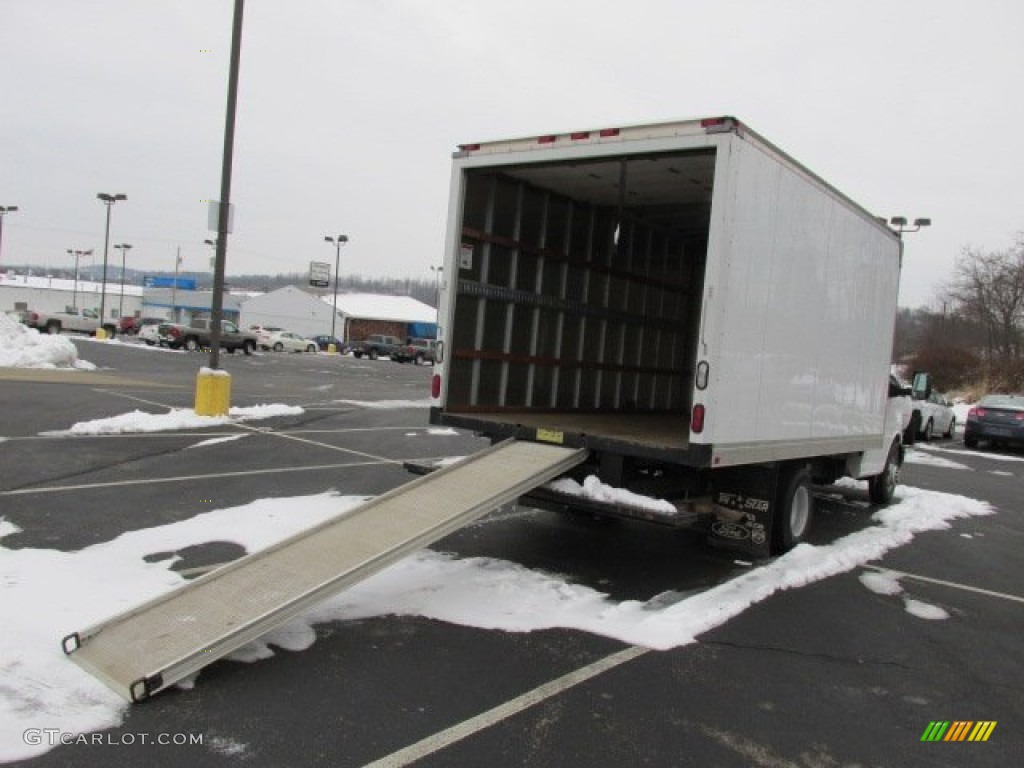 2011 Chevrolet Express Cutaway 3500 Moving Van Trunk Photos