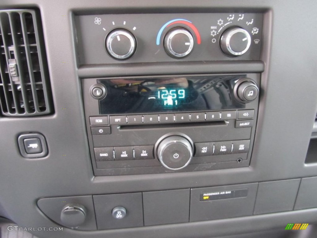 2013 Chevrolet Express 1500 AWD Cargo Van Controls Photo #75467255