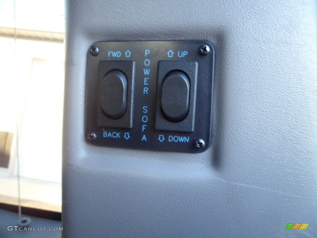2003 Chevrolet Express 1500 AWD Passenger Conversion Van Controls Photo #75476411