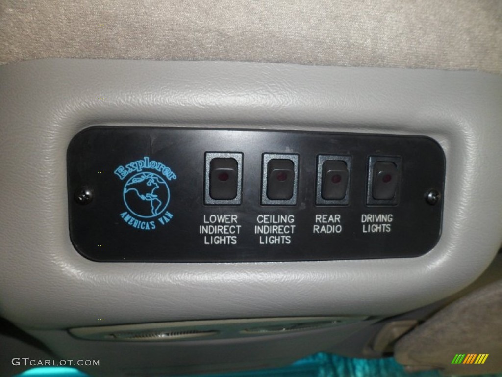 2003 Chevrolet Express 1500 AWD Passenger Conversion Van Controls Photo #75476870
