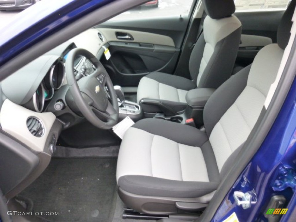 2013 Chevrolet Cruze LS Front Seat Photo #75480842