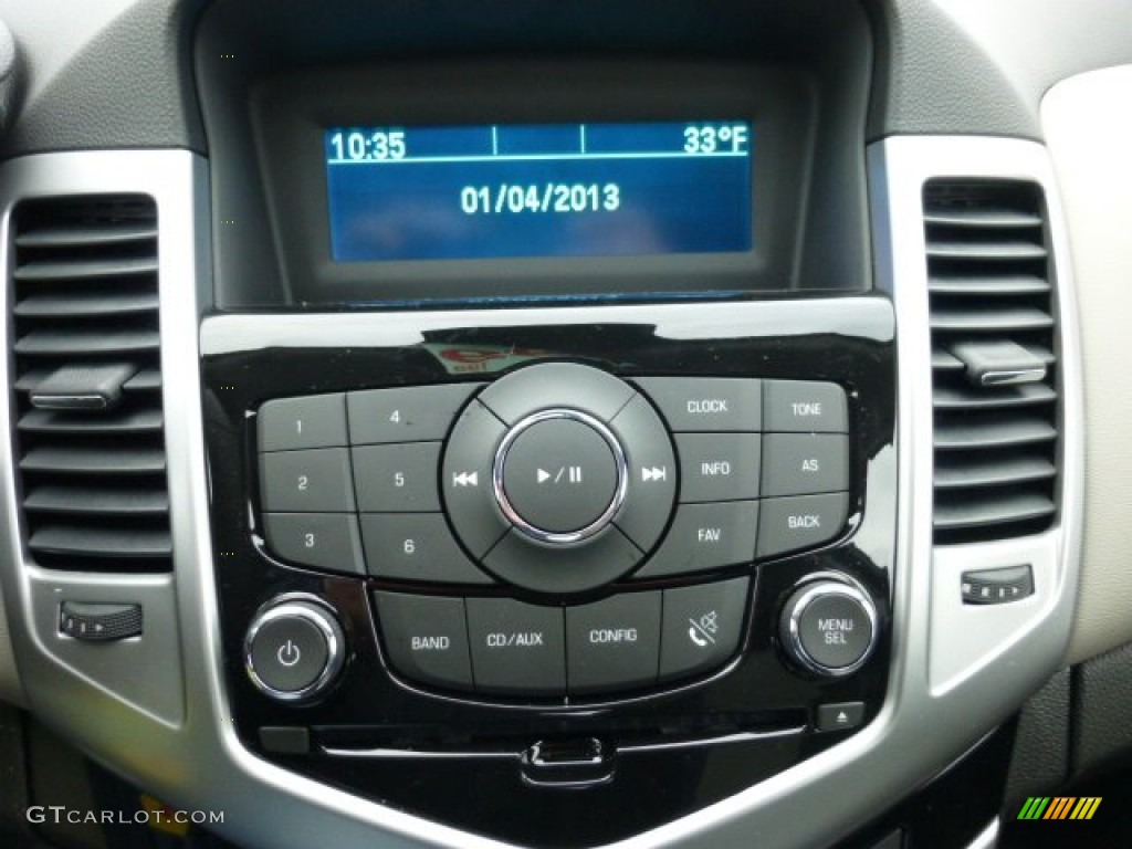 2013 Chevrolet Cruze LS Controls Photo #75480916