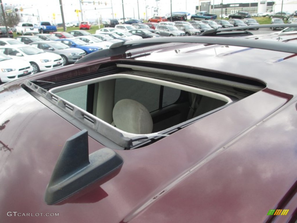 2006 Envoy SLE 4x4 - Cranberry Red Metallic / Light Gray photo #10
