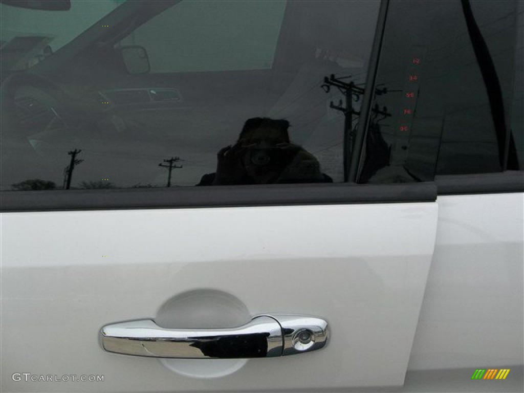 2013 Explorer XLT - White Platinum Tri-Coat / Medium Light Stone photo #19