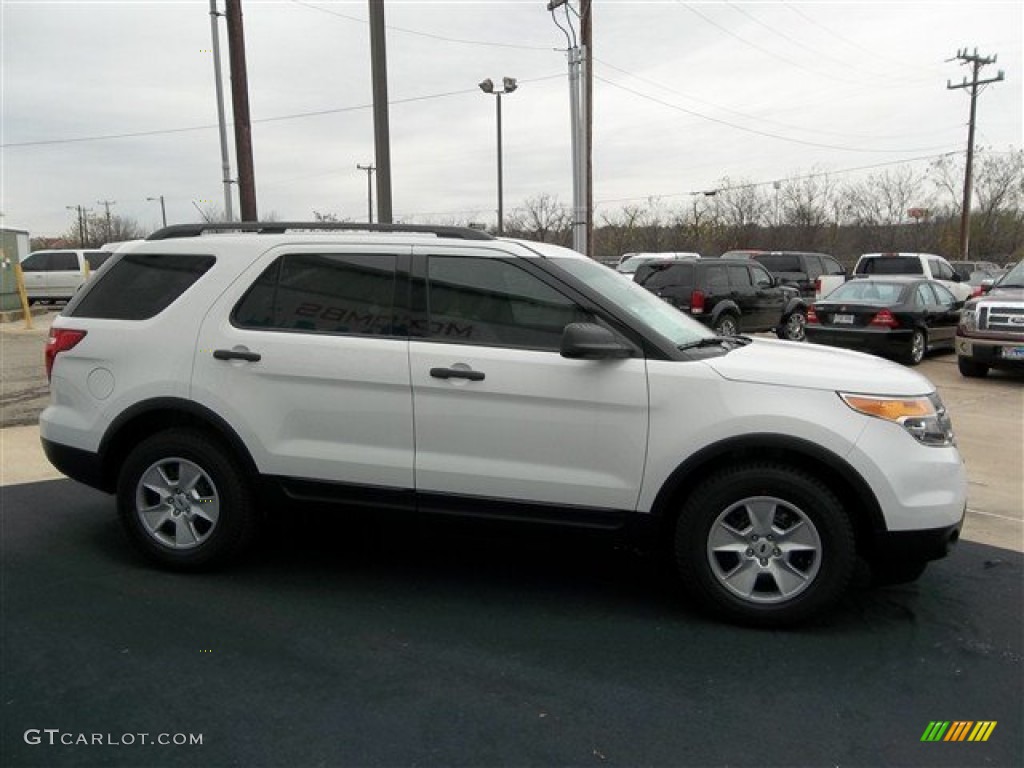 2013 Explorer FWD - Oxford White / Medium Light Stone photo #5