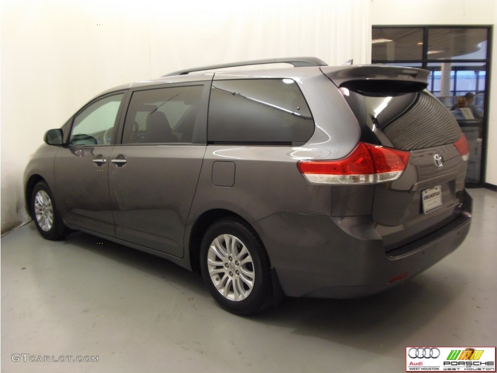 2011 Sienna XLE - Predawn Gray Mica / Light Gray photo #25