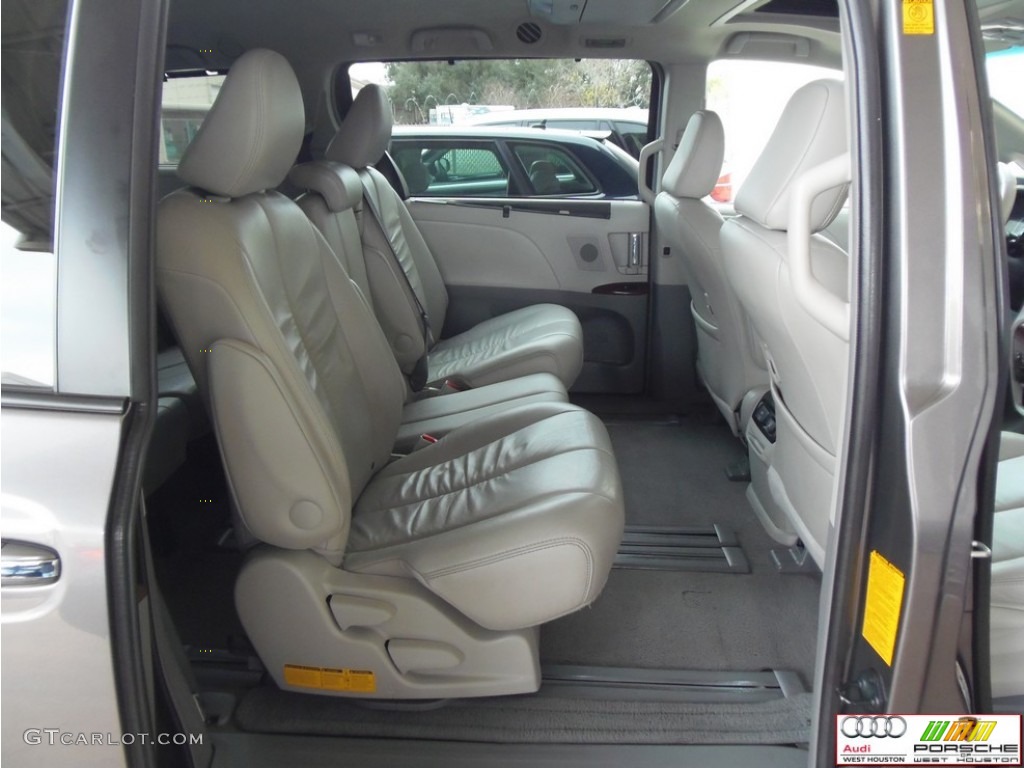 2011 Sienna XLE - Predawn Gray Mica / Light Gray photo #30