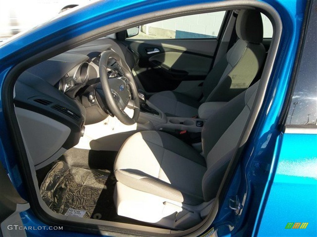 2013 Focus SE Hatchback - Blue Candy / Medium Light Stone photo #16