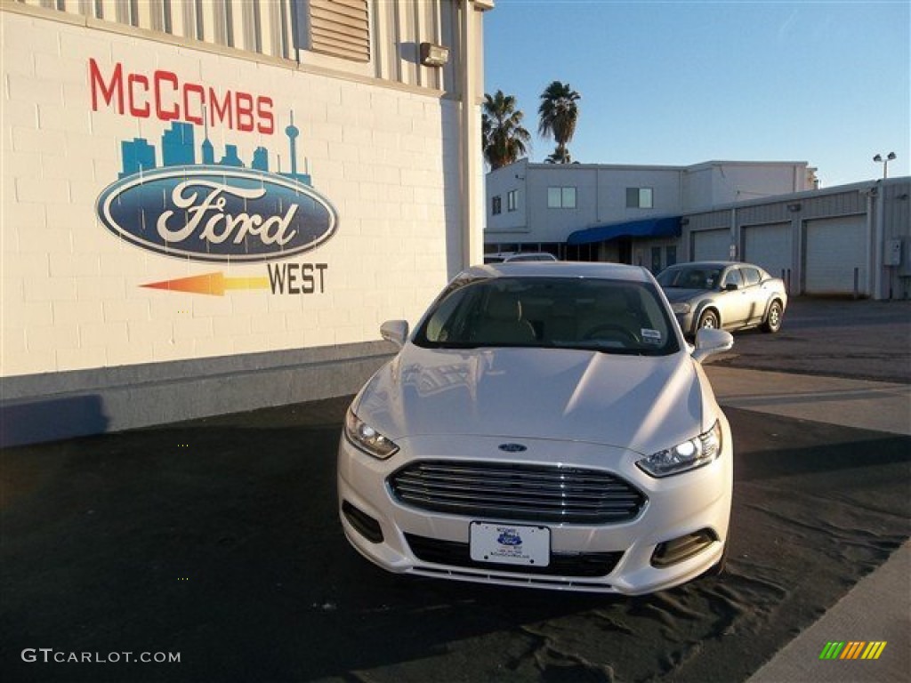 White Platinum Metallic Tri-coat Ford Fusion
