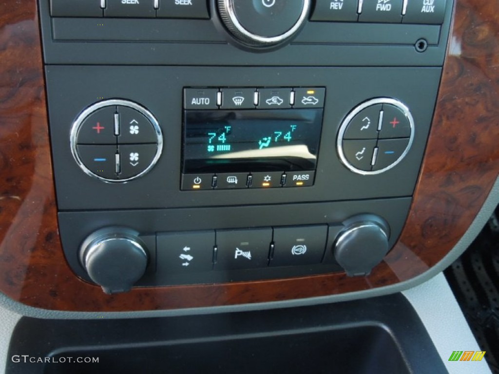 2013 Chevrolet Silverado 3500HD LTZ Crew Cab 4x4 Dually Controls Photo #75504310
