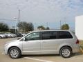 2012 Mercury Silver Metallic Volkswagen Routan SE  photo #4