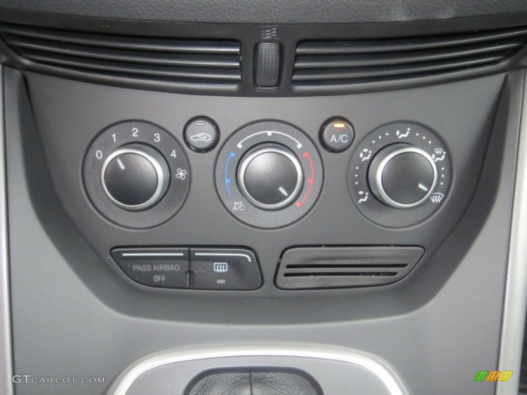 2013 Ford Escape SE 1.6L EcoBoost Controls Photo #75514440