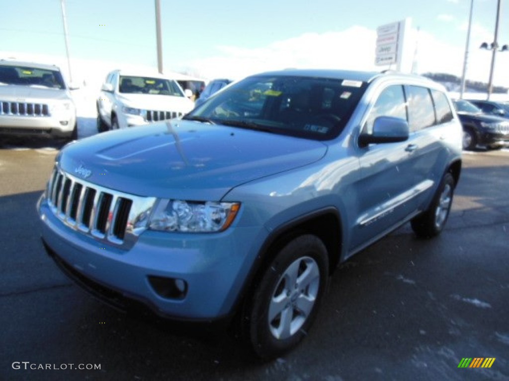 2013 Grand Cherokee Laredo X Package 4x4 - Winter Chill Pearl / Black photo #2
