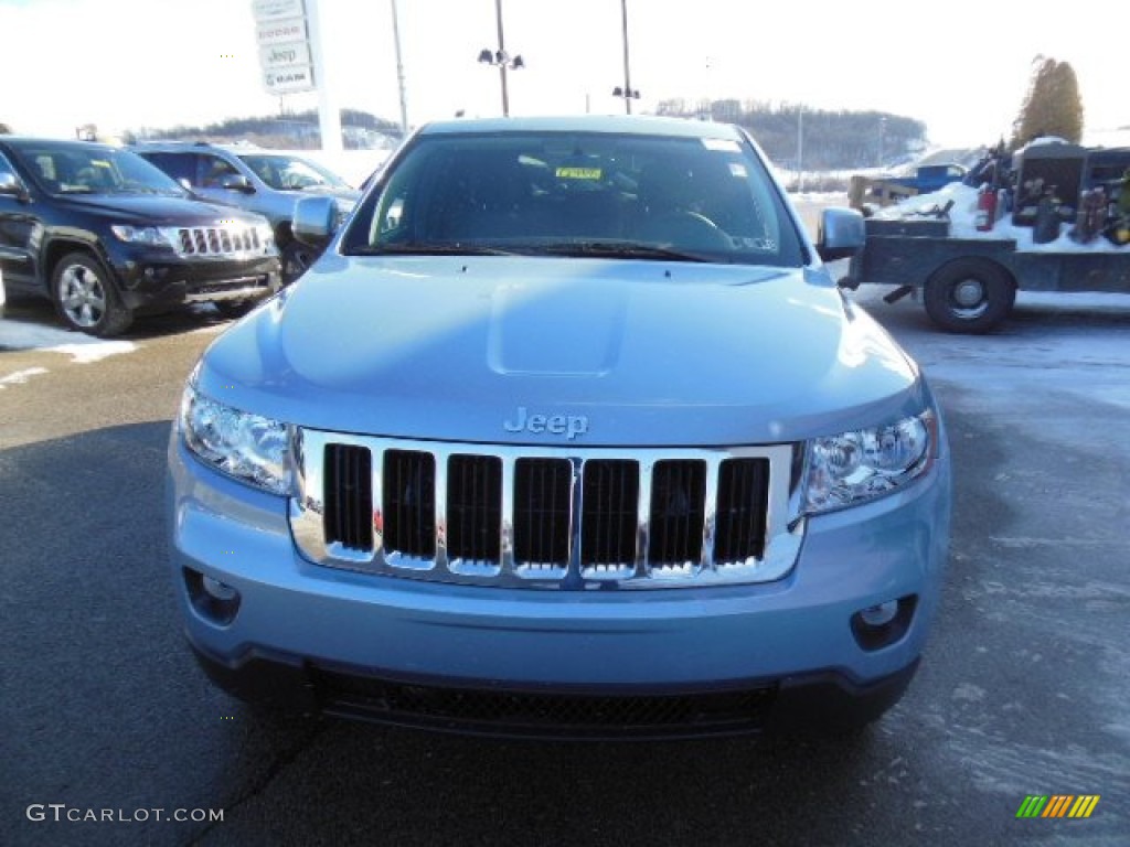 2013 Grand Cherokee Laredo X Package 4x4 - Winter Chill Pearl / Black photo #3