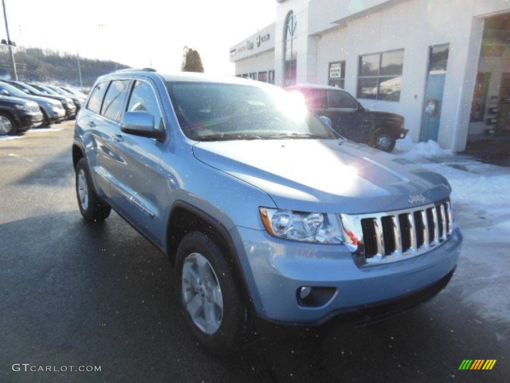 2013 Grand Cherokee Laredo X Package 4x4 - Winter Chill Pearl / Black photo #4